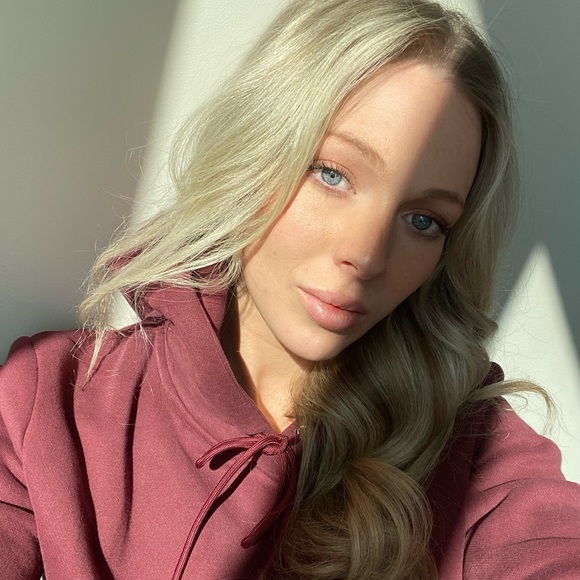 Meet your Posher, Lauren - Picture 3 of 3